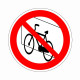 Kerékpárt falnak támasztani tilos!